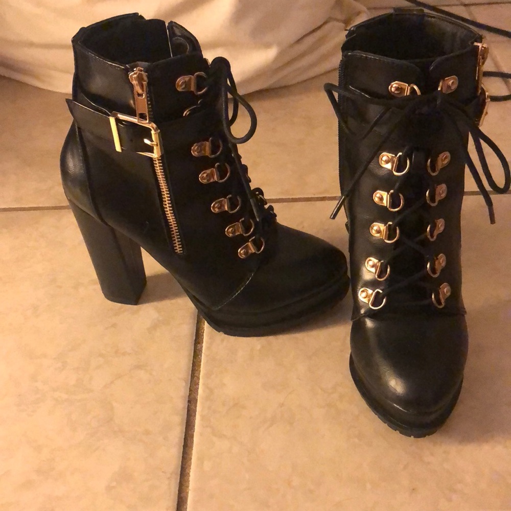 Brand new Shoedazzle boots